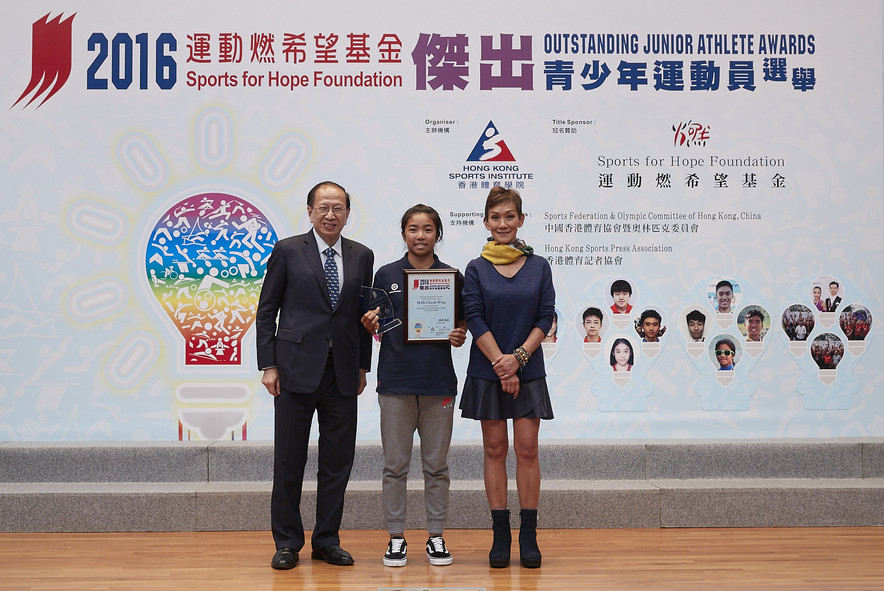 <p>Miss Marie-Christine Lee, Founder of the Sports for Hope Foundation (right) and Mr Pui Kwan-kay SBS MH, Vice-President of the Sports Federation &amp; Olympic Committee of Hong Kong, China (left), awarded trophy and certificate to Mak Cheuk-wing (Windsurfing, centre), the winner of the Most Outstanding Junior Athlete Award of 2016.</p>
